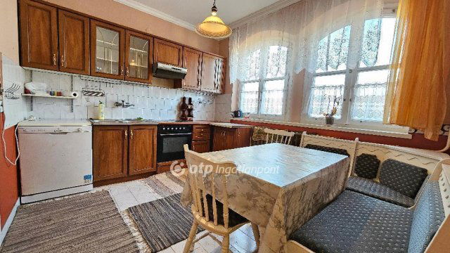 Eladó családi ház, Szentesen 67 M Ft, 6 szobás