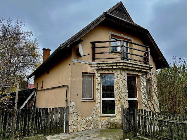 Eladó családi ház, Felsőlajoson 56.99 M Ft