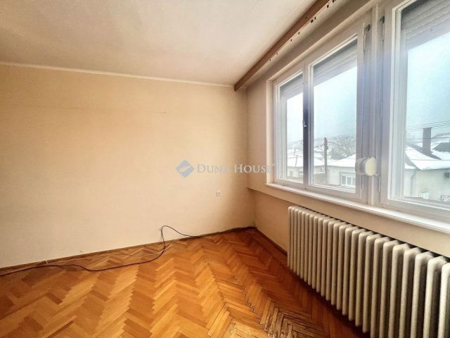 Eladó téglalakás, Veszprémben 54.9 M Ft, 3 szobás