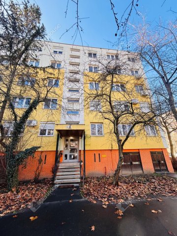 Eladó panellakás, Szegeden 59.9 M Ft, 4 szobás