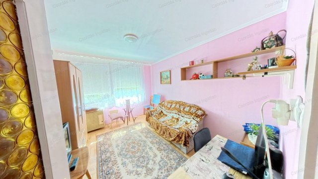 Eladó téglalakás, Veszprémben, Ady Endre utcában 80 M Ft