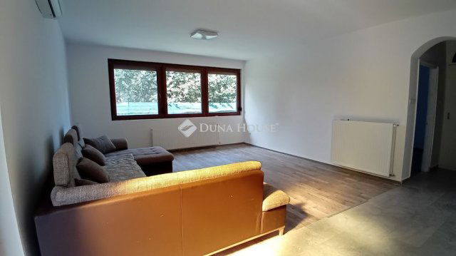 Eladó családi ház, Siófokon 85 M Ft, 7 szobás