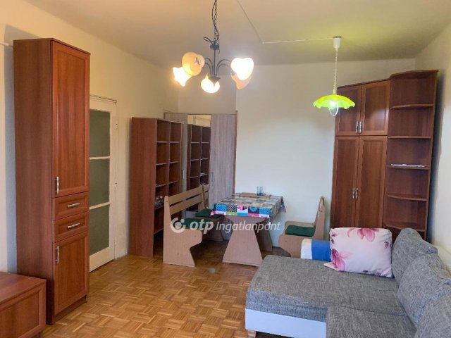 Eladó téglalakás, Szolnokon 27.9 M Ft, 1+1 szobás