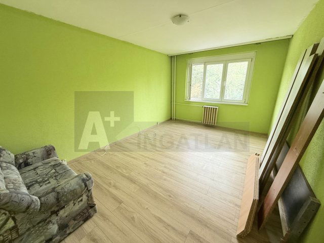 Eladó panellakás, Szegeden 42.9 M Ft, 2 szobás