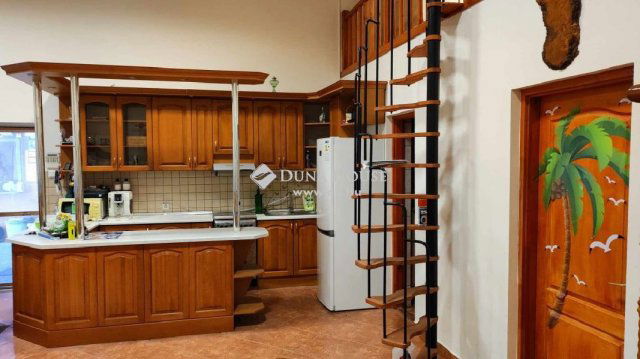 Kiadó ipari ingatlan, Felsőpakonyban 1750 E Ft / hó