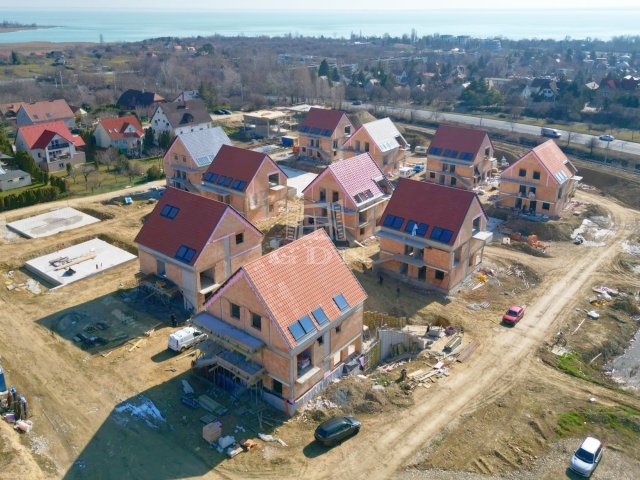 Eladó családi ház, Balatonfüreden 143 M Ft, 3 szobás