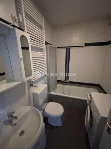 Kiadó téglalakás, albérlet, Pécsett 150 E Ft / hó, 1 szobás