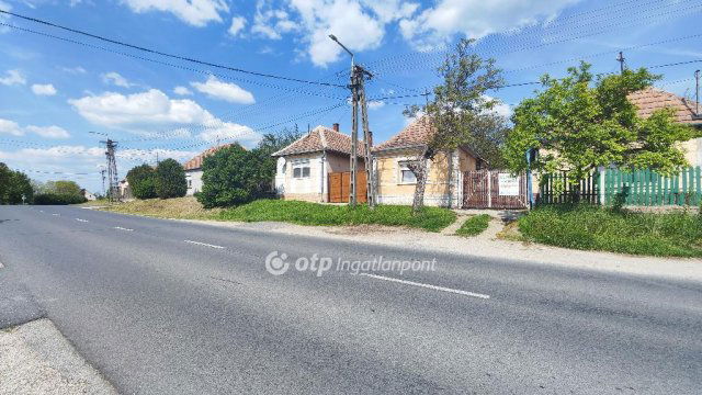 Eladó családi ház, Devecseren 22 M Ft, 2 szobás