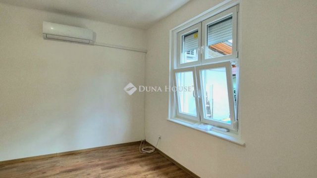 Eladó téglalakás, Budapesten, XVIII. kerületben, Ferenc utcában