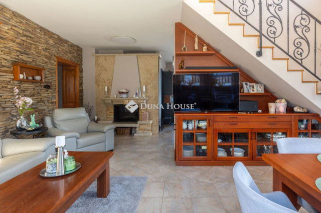 Eladó családi ház, Pákozdon 298 M Ft, 7 szobás