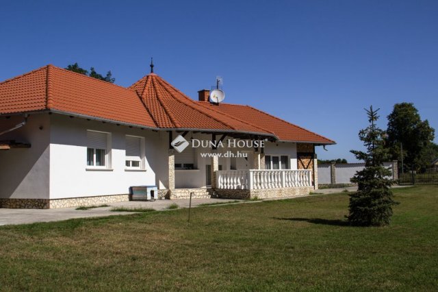 Eladó családi ház, Kecskeméten 119.8 M Ft, 5 szobás