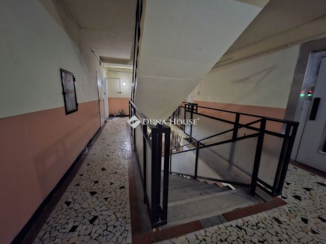 Eladó panellakás, Hatvanban 40 M Ft, 2 szobás