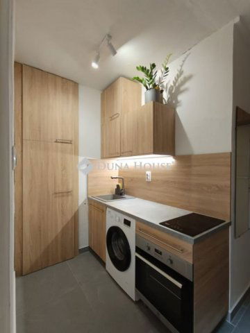 Kiadó panellakás, albérlet, Pécsett 140 E Ft / hó, 1+1 szobás