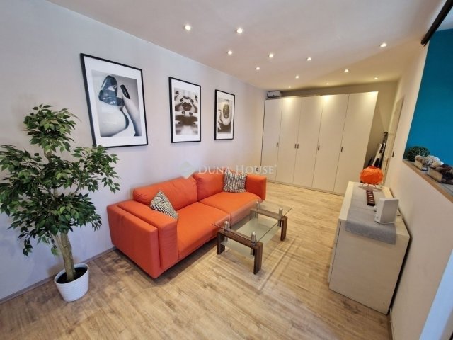 Eladó téglalakás, Budapesten, VII. kerületben 74.9 M Ft