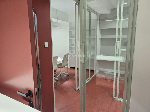 Eladó üzlethelyiség, III. kerületben, Beszterce utcában