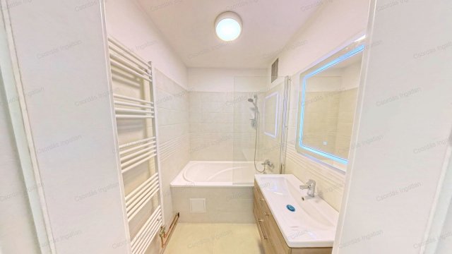 Kiadó téglalakás, albérlet, Veszprémben, Halle utcában