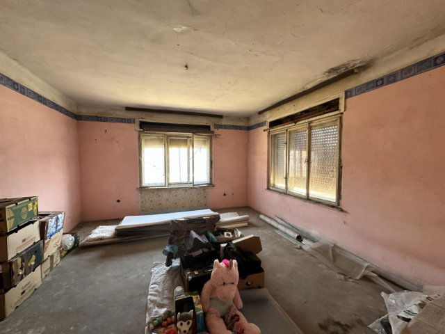 Eladó családi ház, Dánszentmiklóson 28.9 M Ft, 2+1 szobás