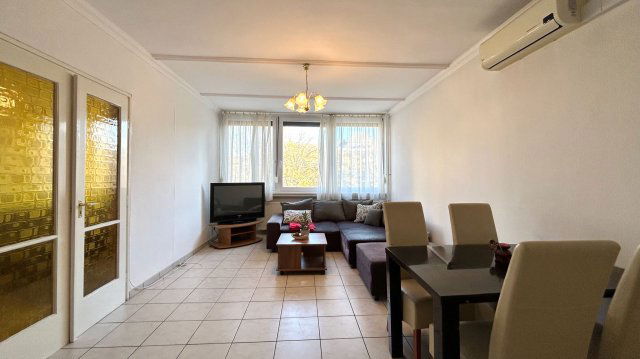 Kiadó panellakás, albérlet, Debrecenben 220 E Ft / hó, 3 szobás