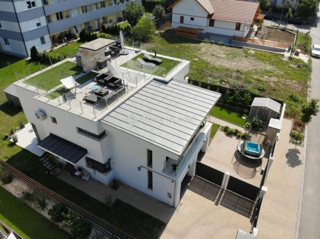 Eladó ikerház, Budapesten, XVIII. kerületben 194 M Ft, 4 szobás