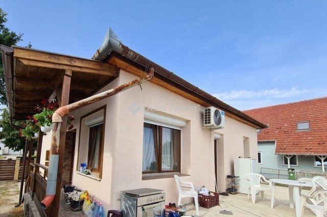 Eladó családi ház, Tóalmáson 49.99 M Ft, 3 szobás