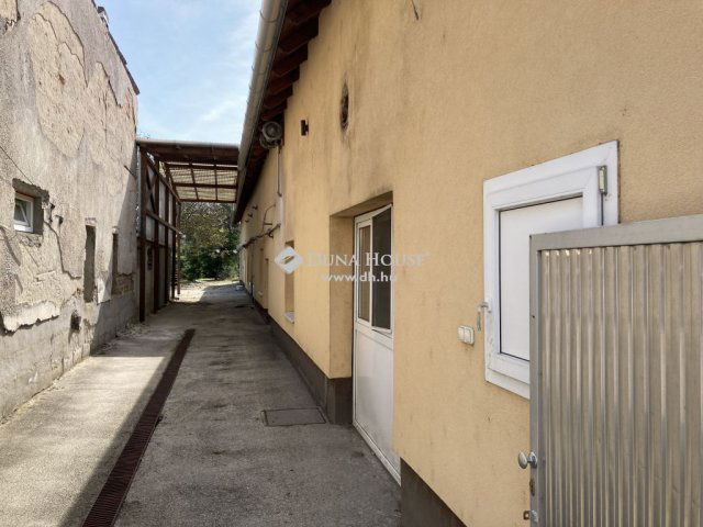 Kiadó ipari ingatlan, Sárisápon 340 E Ft / hó