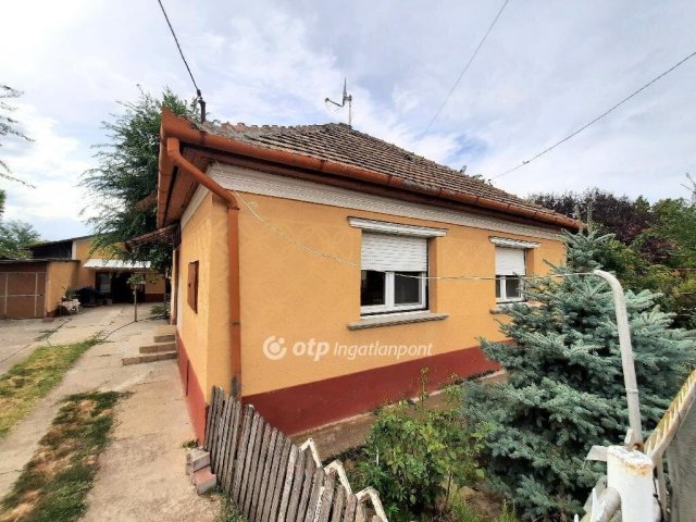 Eladó családi ház, Abonyban 38.9 M Ft, 2 szobás