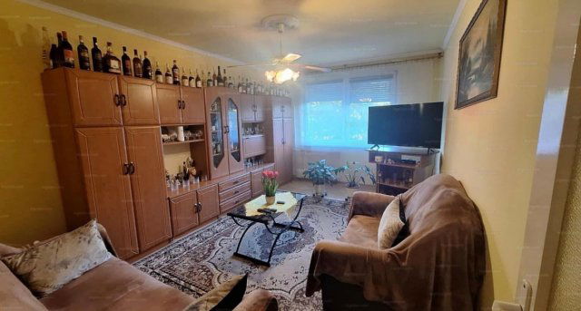 Eladó panellakás, Nyíregyházán 43.5 M Ft, 1+2 szobás