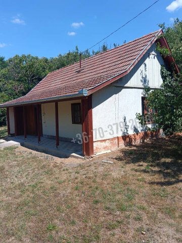 Eladó téglalakás, Tóalmáson 16 M Ft, 1 szobás