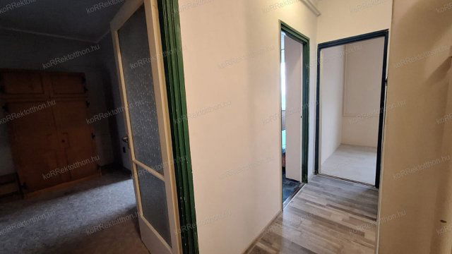 Eladó téglalakás, Jászberényben 29.9 M Ft, 2 szobás