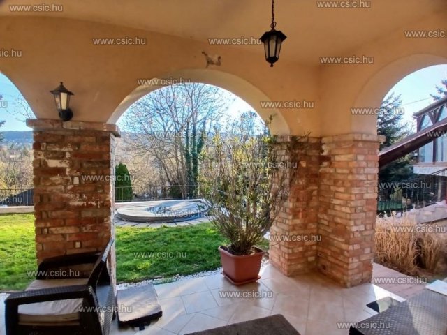 Eladó családi ház, Solymáron 169.9 M Ft, 6 szobás