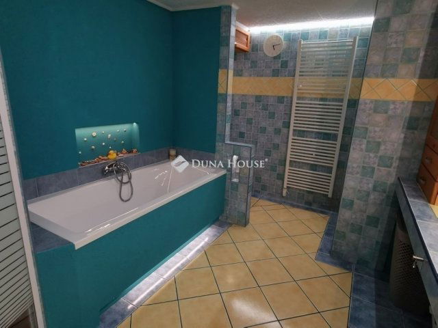 Eladó családi ház, Érden 118.9 M Ft, 3 szobás