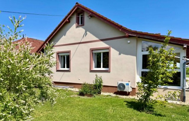 Eladó családi ház, Csényén 115.9 M Ft, 4 szobás