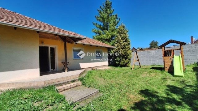 Eladó családi ház, Nadapon 87.1 M Ft, 4 szobás