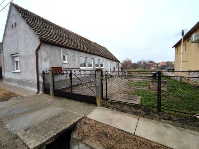 Eladó családi ház, Lánycsókon 28.5 M Ft, 3 szobás