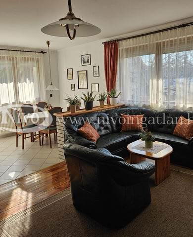 Eladó családi ház, Veszprémben 220 M Ft, 6 szobás