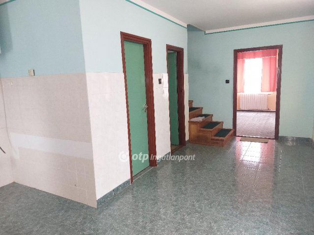 Eladó családi ház, Tázláron 30 M Ft, 4 szobás