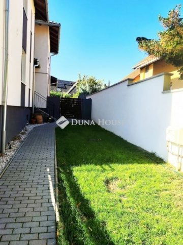 Eladó téglalakás, Dunakeszin 139.9 M Ft, 4 szobás