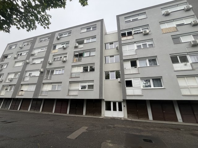 Eladó téglalakás, Komlón 40.9 M Ft, 3+1 szobás