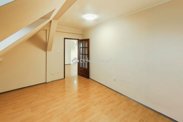 Eladó téglalakás, Kecskeméten 64.9 M Ft, 6 szobás