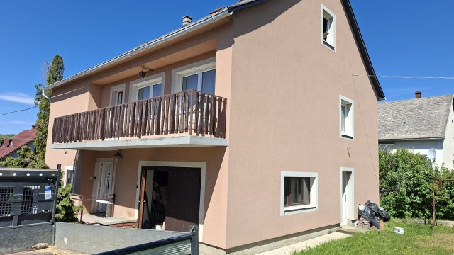 Eladó családi ház, Veszprémfajszon 125 M Ft, 4 szobás