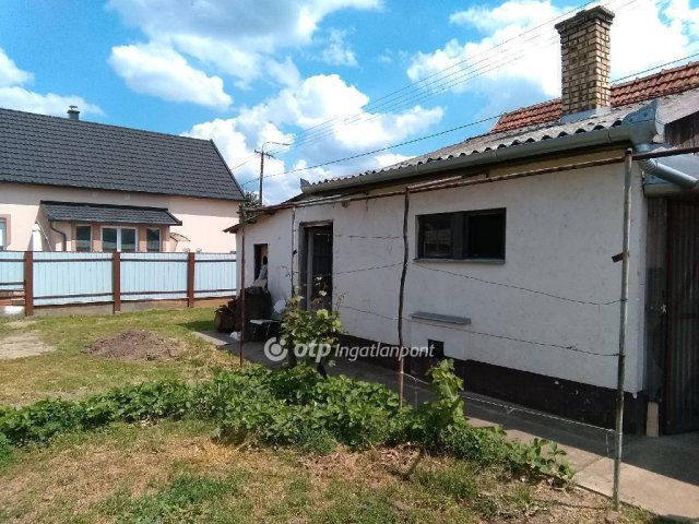 Eladó családi ház, Hajdúböszörményen 35 M Ft, 1+1 szobás