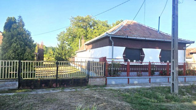 Eladó családi ház, Újszászon 26.9 M Ft, 2 szobás