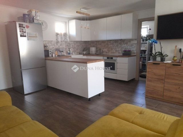 Eladó családi ház, Tápióságon 62 M Ft, 4 szobás