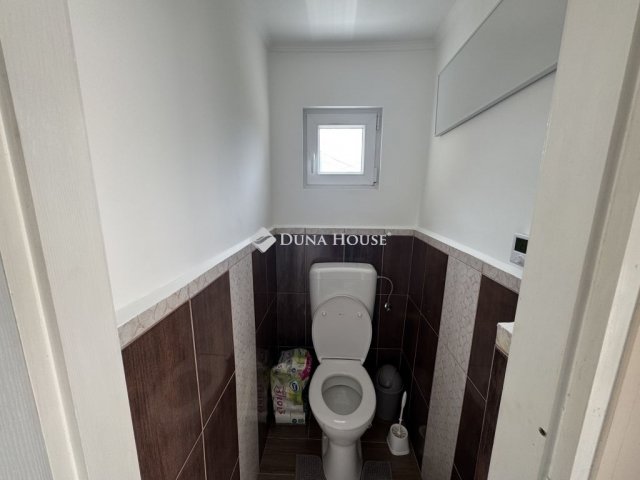 Eladó családi ház, Pécsett 82 M Ft, 3 szobás