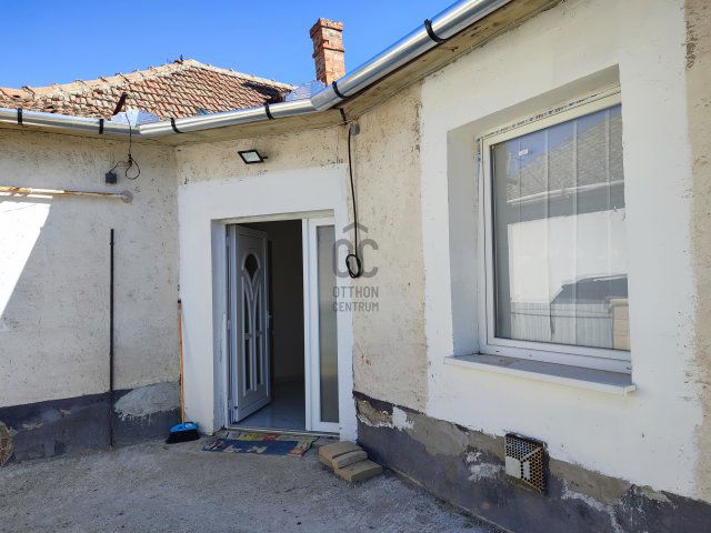 Eladó családi ház, Poroszlón 28.5 M Ft, 2 szobás