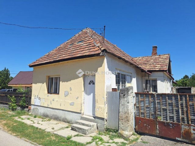 Eladó családi ház, Bicskén 31.5 M Ft, 5 szobás