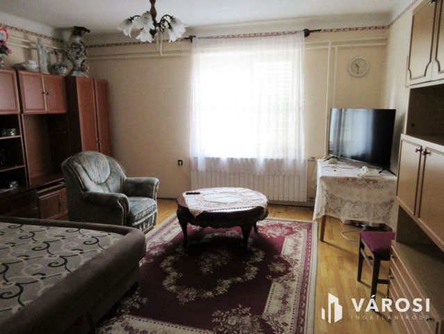 Eladó családi ház, Szentesen 63 M Ft, 6 szobás