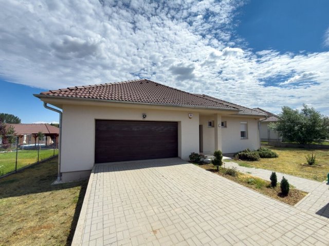 Eladó családi ház, Vácrátóton 150 M Ft, 5 szobás