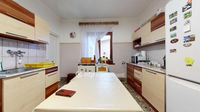 Eladó családi ház, Nyírbátorban 45.5 M Ft, 2 szobás