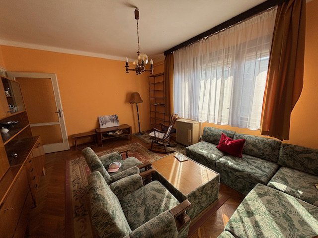 Eladó téglalakás, Siófokon 54.99 M Ft, 3+2 szobás